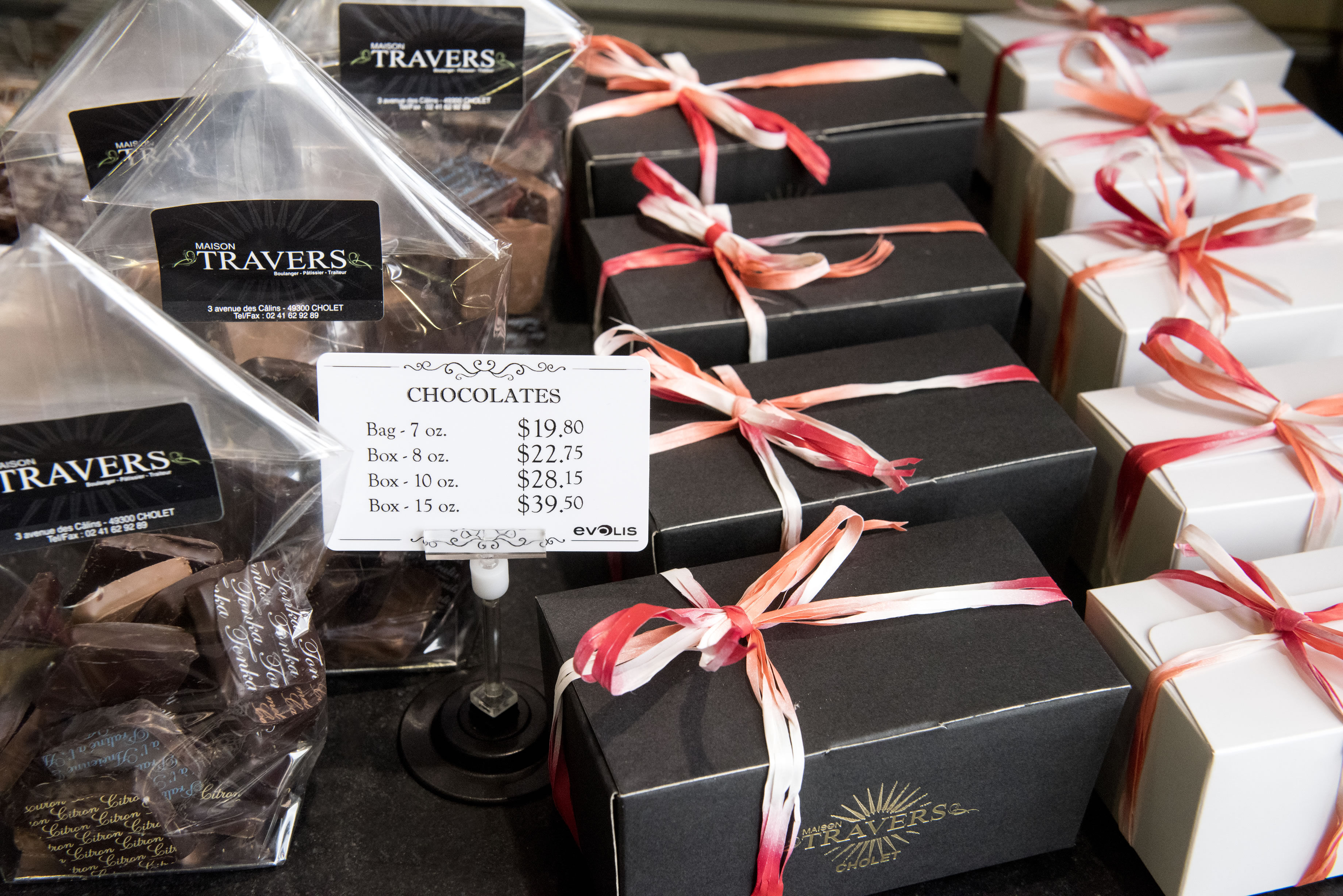 Chocolate display counter price tags created by Edikio printer solutions